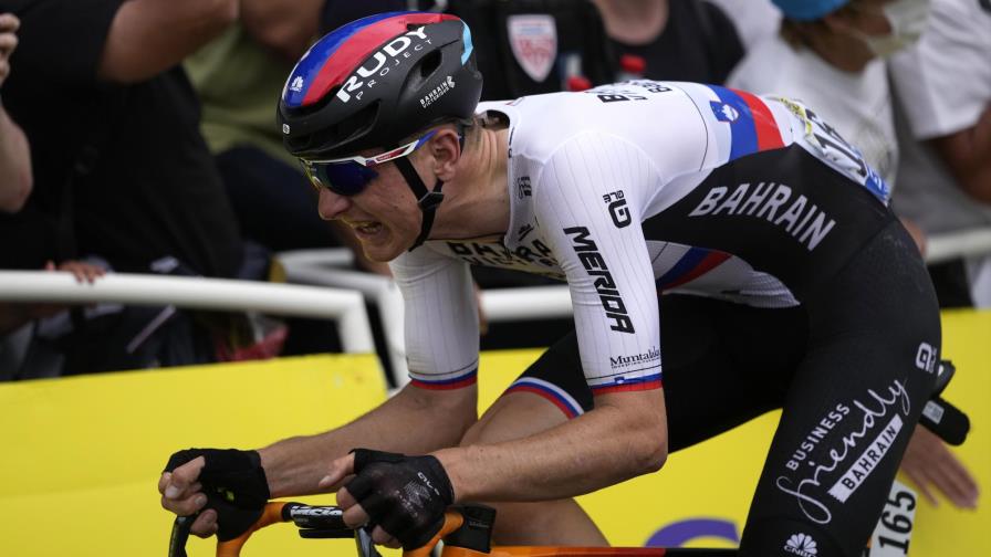 Mohoric gana su primera etapa en un Tour, Roglic se hunde