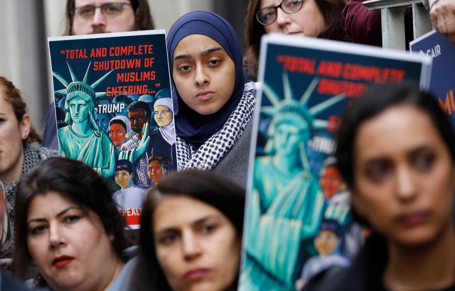 Grupos religiosos critican límite de Trump a refugiados