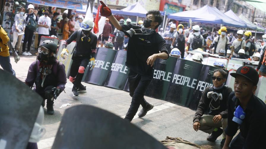 Myanmar: 4 muertos más en represión de protestas por golpe