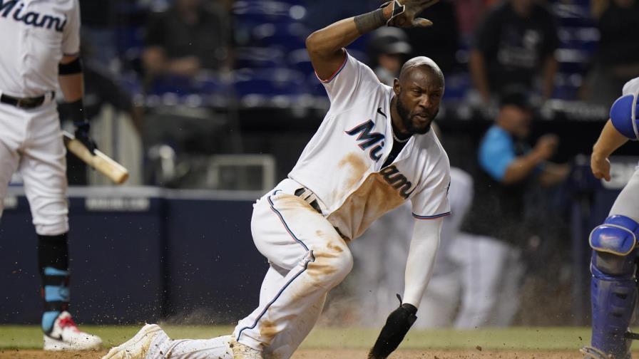 Marlins derrotan a Dodgers 2-1 gracias a errores en el 10mo