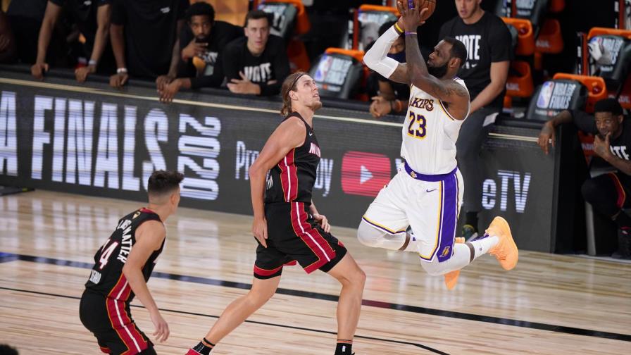 Fuente AP: Jugadores de NBA votarán sobre inicio de campaña