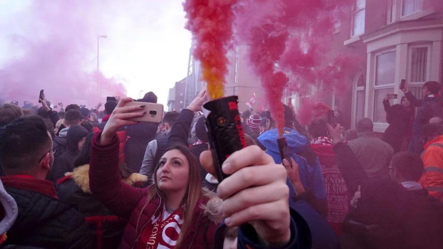 Bundesliga autoriza uso de bengalas antes de partido Bundesliga autoriza uso de bengalas antes de partido