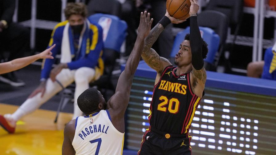 Collins consigue 38 puntos; Hawks derrotan a Warriors