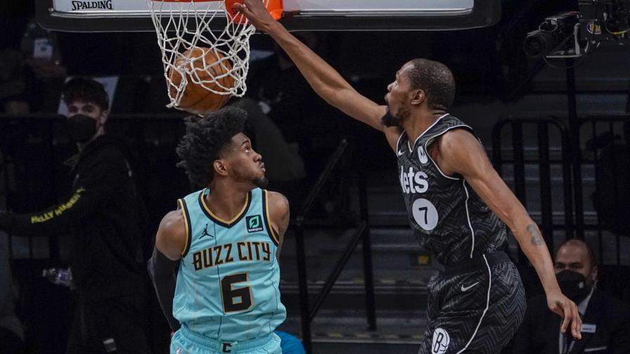 Durant y Harris llevan a Nets a victoria sobre Hornets