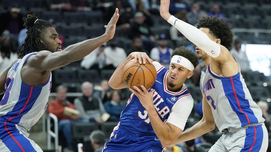 Filadelfia 76ers vencen 109-98 a Pistons; Curry logra 23 puntos