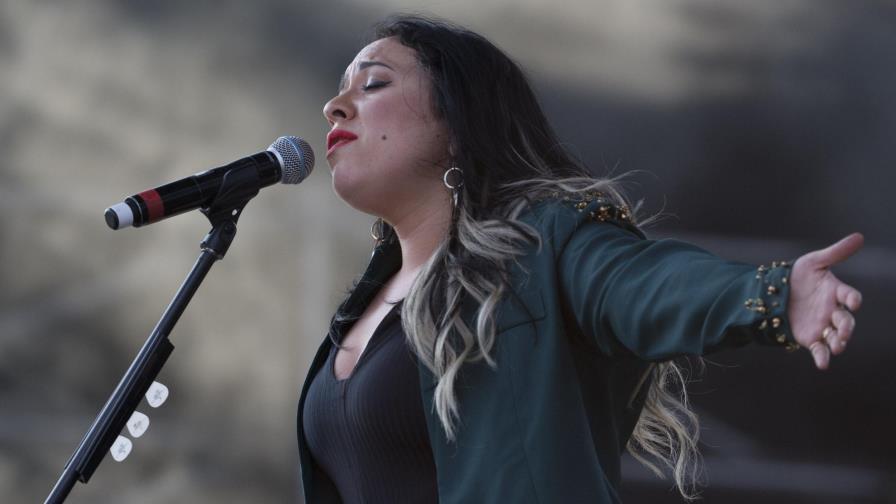 Carla Morrison de duelo tras la muerte de su padre Carla Morrison de duelo tras la muerte de su padre