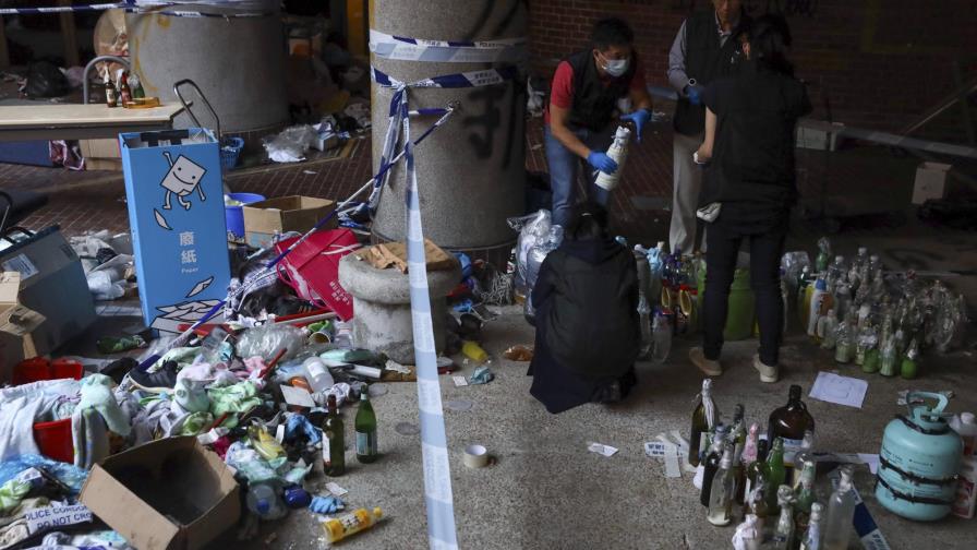 Policía de Hong Kong reabre universidad sitiada tras 12 días Policía de Hong Kong reabre universidad sitiada tras 12 días