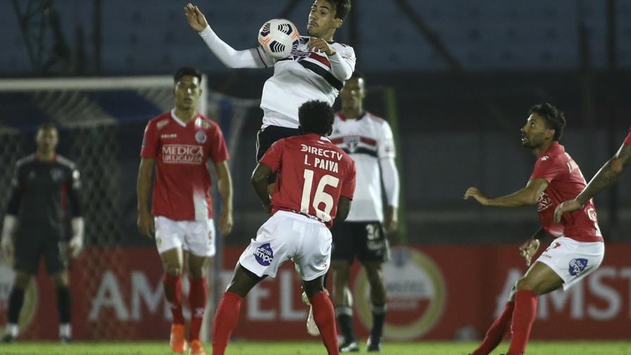 Argentinos Juniors cae y retrasa pase; Sao Paulo empata