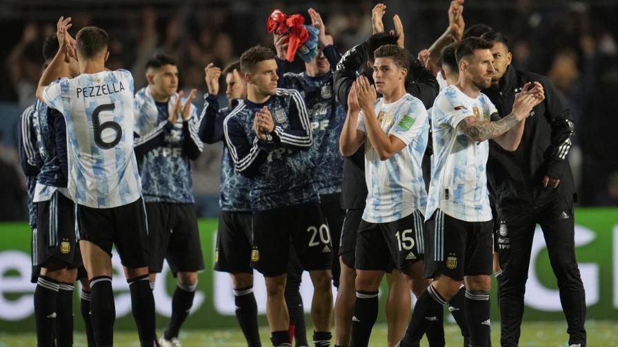 Argentina empata con Brasil, pero va a Qatar con ayuda ajena Argentina empata con Brasil, pero va a Qatar con ayuda ajena