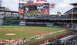 Yanquis y Nacionales se arrodillan, antes de juego inaugural