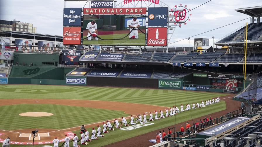 Yanquis y Nacionales se arrodillan, antes de juego inaugural