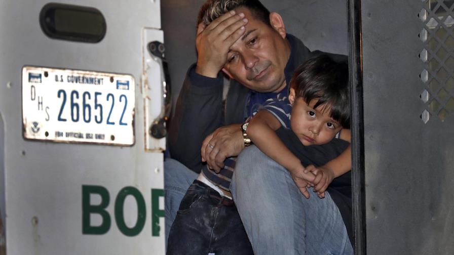 EEUU apela orden de darle camas a migrantes en Arizona