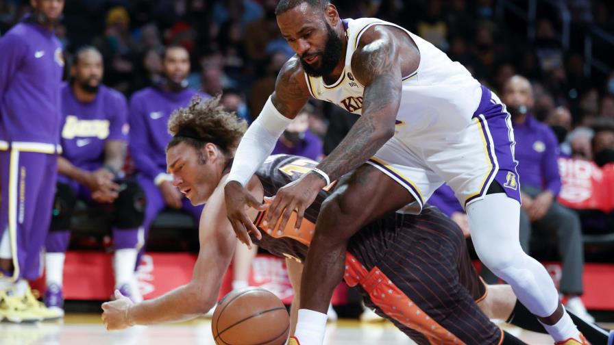 LeBron anota 30, los Lakers derrotan al Magic 106-94