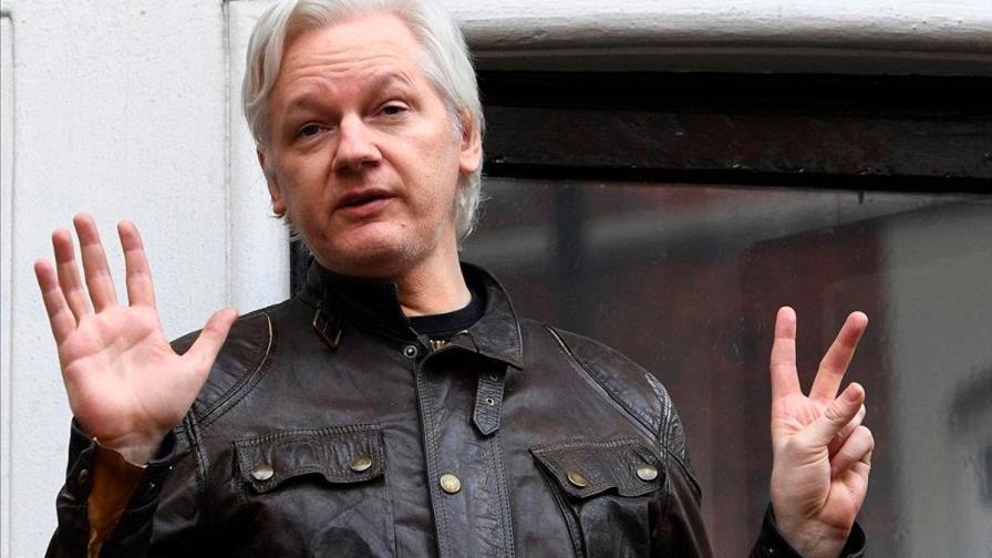 Pareja de Assange pide presión a Biden en Ginebra para detener su extradición