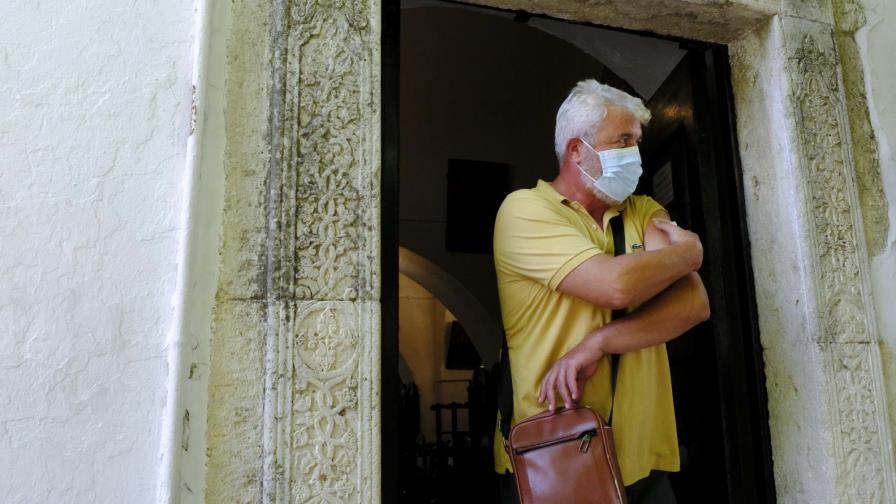 Grecia ofrece vacunas contra el COVID-19 fuera de iglesias Grecia ofrece vacunas contra el COVID-19 fuera de iglesias