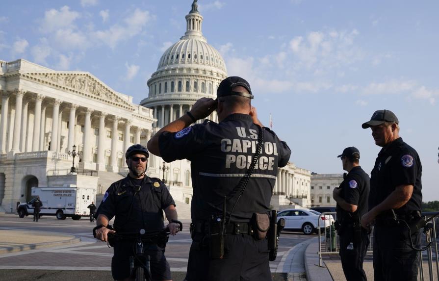 Policías serán centro de investigación de asalto a Capitolio