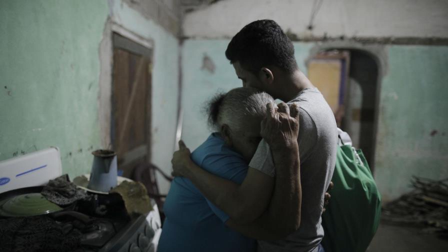 Hondureño al que ofrecen asilo en Guatemala opta por regreso