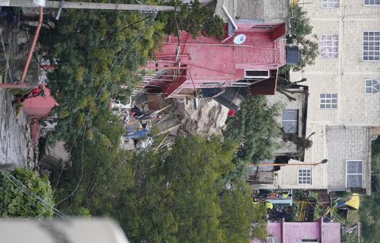 México Reanudan peligrosa búsqueda de víctimas tras deslave