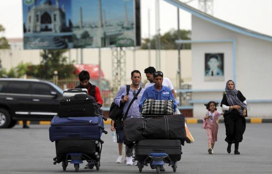 El Talibán llega a Kabul; el presidente se va de Afganistán