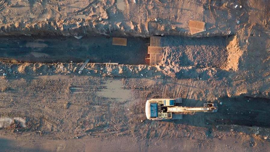 Nueva York devastada ante imágenes de entierros temporales en fosa común