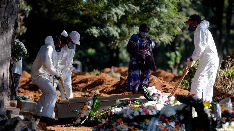 Latinoamérica, con 218.000 muertos, supera a Europa en fallecidos por COVID Latinoamérica, con 218.000 muertos, supera a Europa en fallecidos por COVID