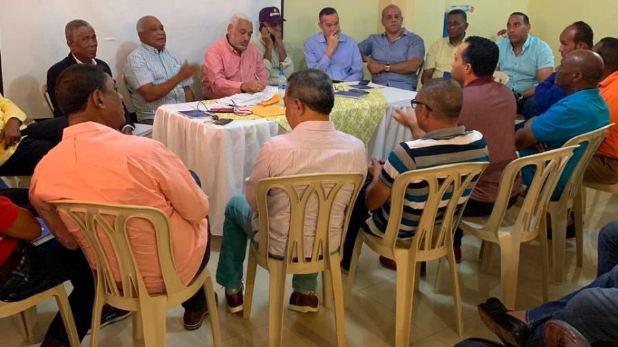 Radhamés Camacho dirige equipos de campaña de Gonzalo Castillo en provincias del “Sur Profundo” Radhamés Camacho dirige equipos de campaña de Gonzalo Castillo en provincias del “Sur Profundo”