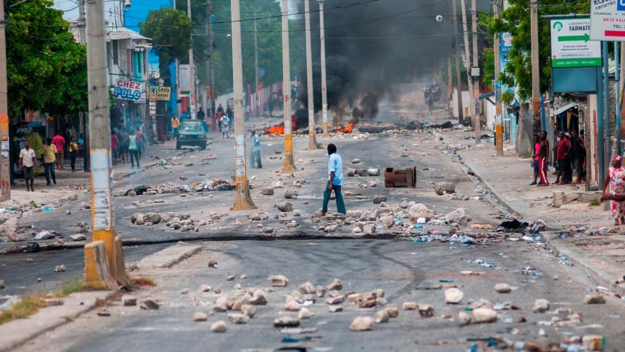 La tormenta perfecta que apaga las gasolineras de Haití y enciende las calles La tormenta perfecta que apaga las gasolineras de Haití y enciende las calles