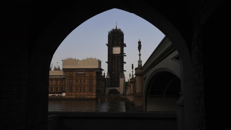 Legisladores británicos votan si demorar decisión de Brexit