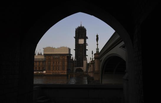 Legisladores británicos votan para aplazar otra vez Brexit