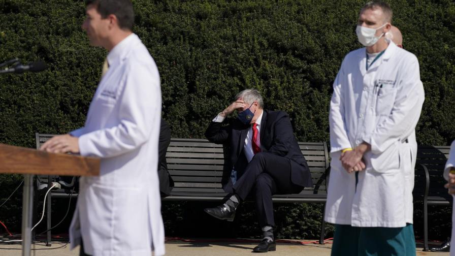 Trump sale brevemente del hospital en caravana vehicular Trump sale brevemente del hospital en caravana vehicular