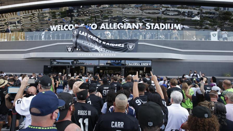 Entrenador de Raiders apoya políticas sobre vacunación