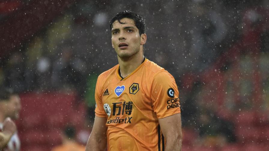 Raúl Jiménez se queda con los Wolves, renueva hasta 2024