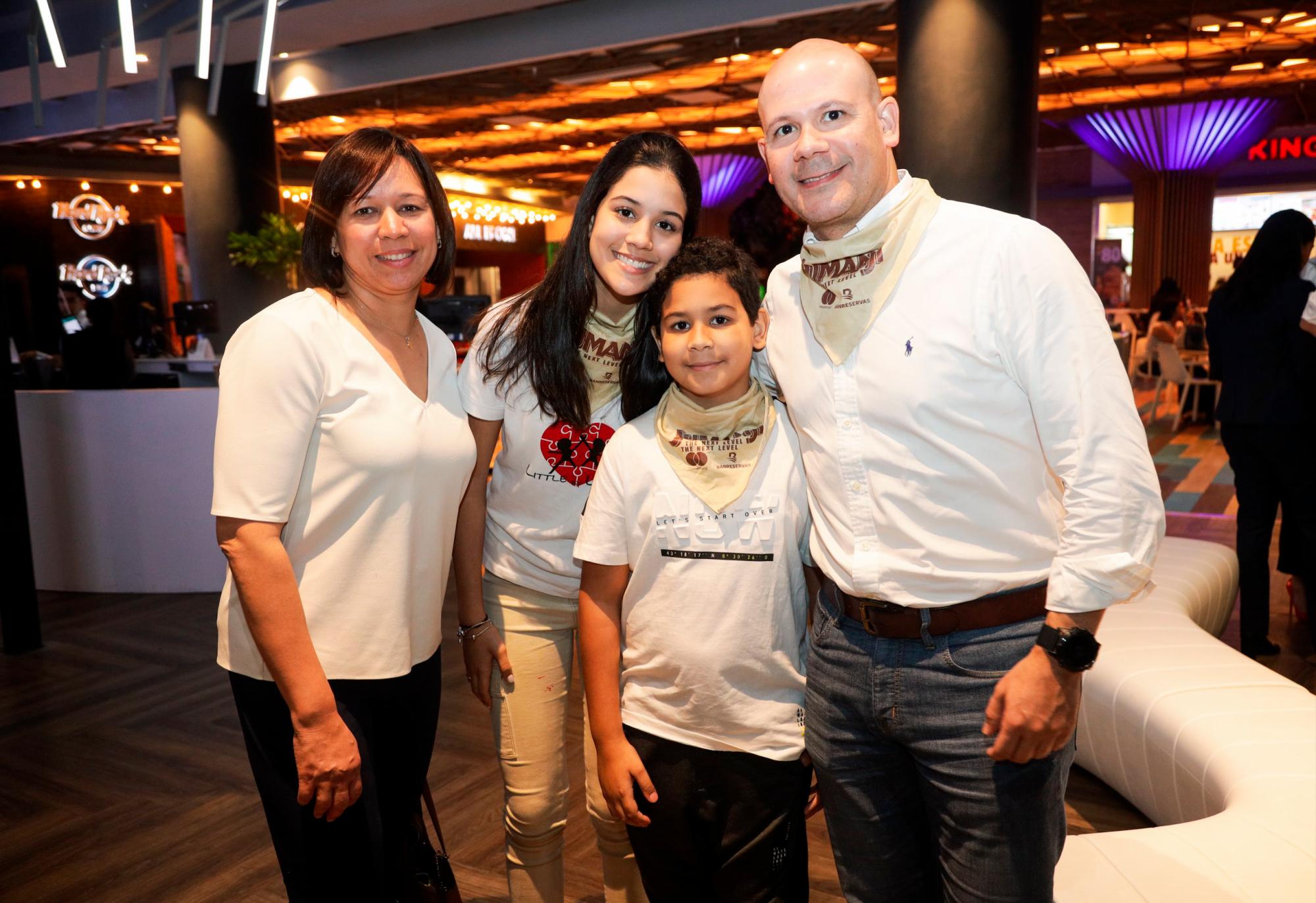 Giselli Calcaño, María Gabriella Licairac, Rodrigo y Jaime Licairac.