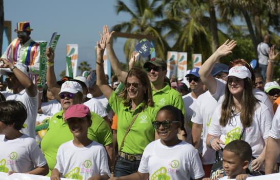 Dominicanos donan sus pasos en Caminantes por la Vida 2019