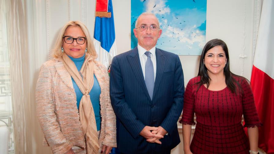 Presentan Guía de Inversión y Promoción de República Dominicana en Francia Presentan Guía de Inversión y Promoción de República Dominicana en Francia