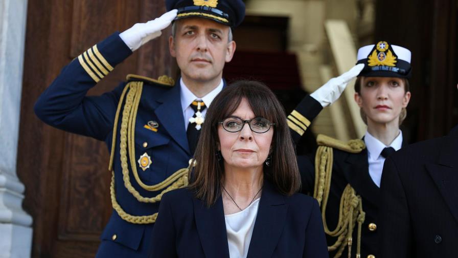 Asume la primera presidenta en la historia de Grecia