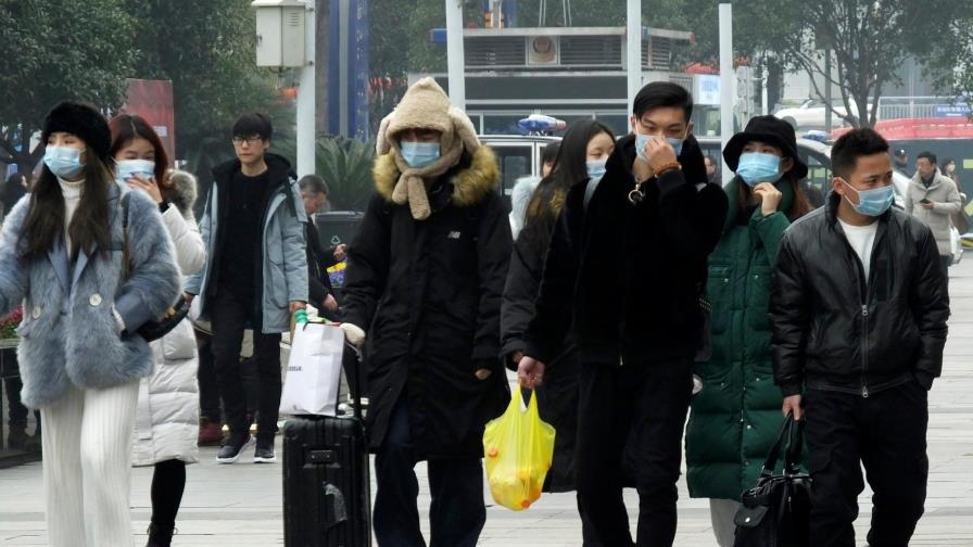 China prohíbe a 11 millones de habitantes salir de la ciudad donde se originó el coronavirus China prohíbe a 11 millones de habitantes salir de la ciudad donde se originó el coronavirus