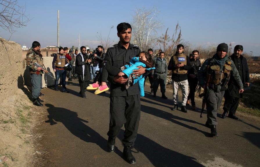 Atacante suicida detona bomba en clínica en Afganistán