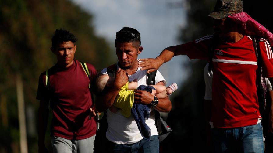 Cientos de migrantes llegan a Guatemala con dirección a EEUU