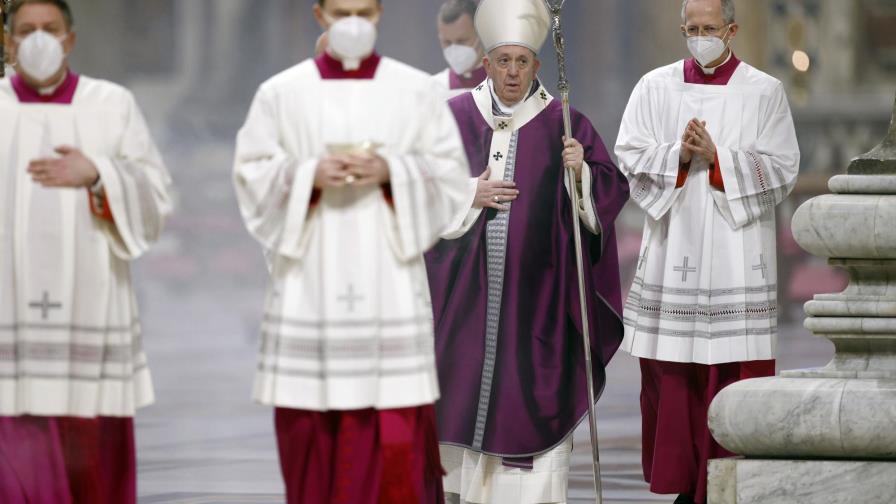 Vaticano podría despedir a quien rechace vacuna para COVID