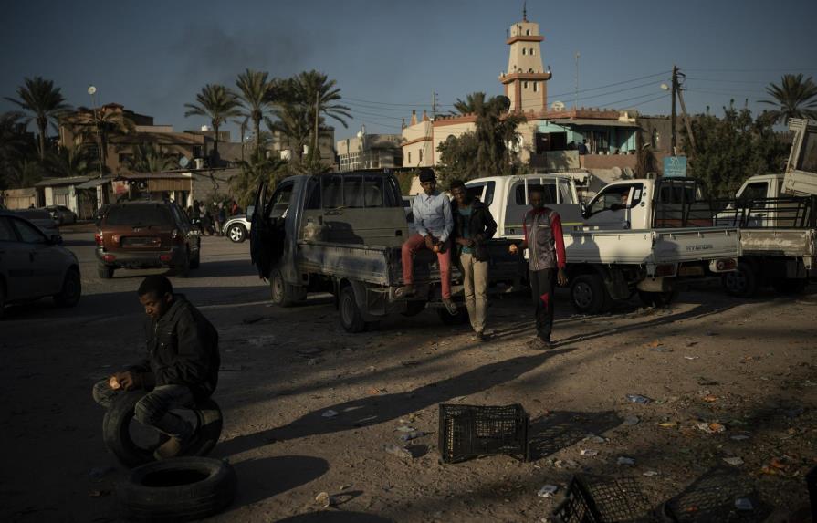 Casi un centenar de milicianos muertos en el peor combate del año en Libia 