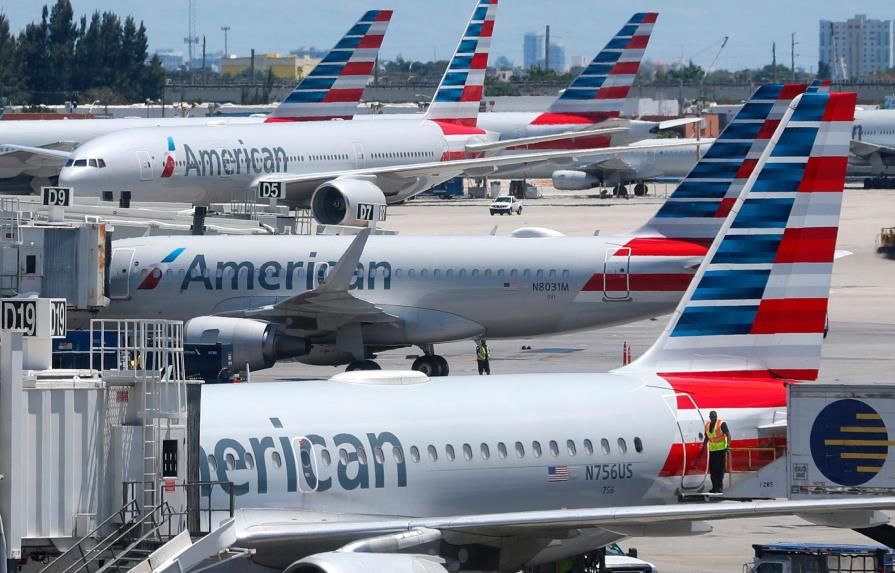 Cinco grandes aerolíneas de EE.UU. reciben ayuda federal debido a la COVID