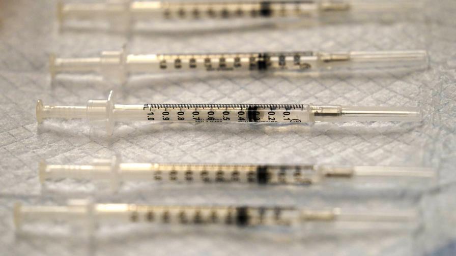 EEUU y Pfizer negocian millones de vacunas adicionales
