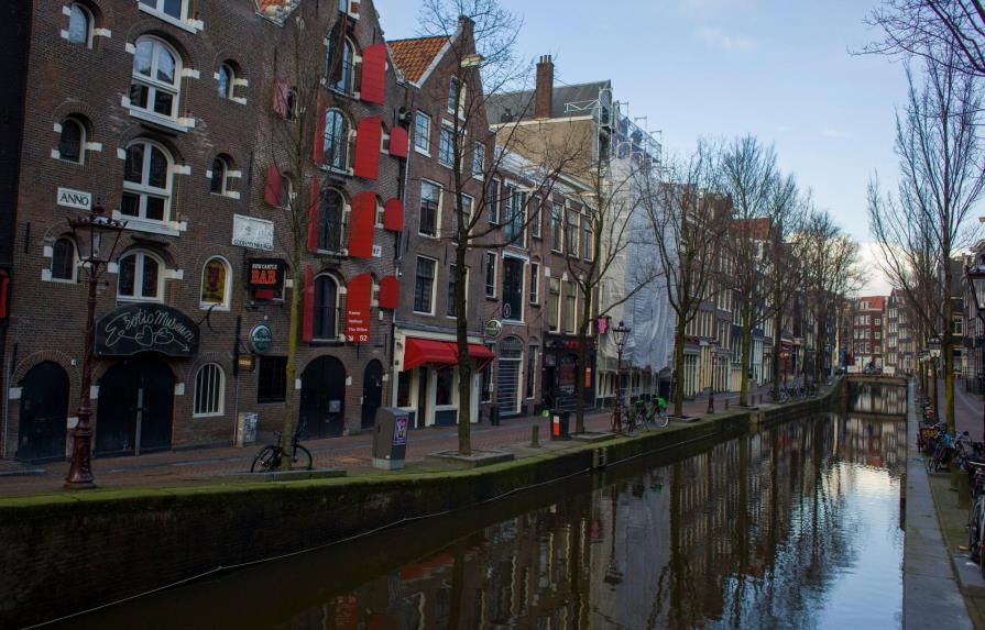 Tribunal de La Haya ordena levantar toque de queda por COVID-19 en Holanda