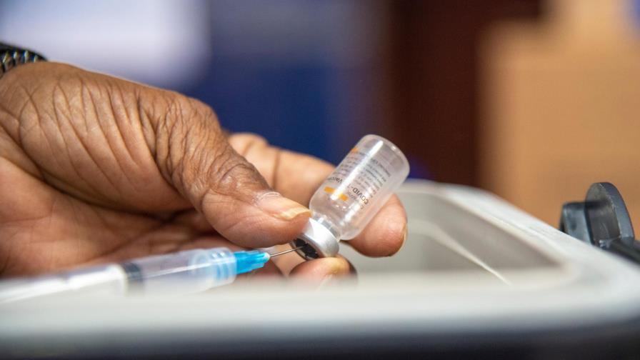 Más países latinoamericanos superan el 50 % de población vacunada contra COVID-19