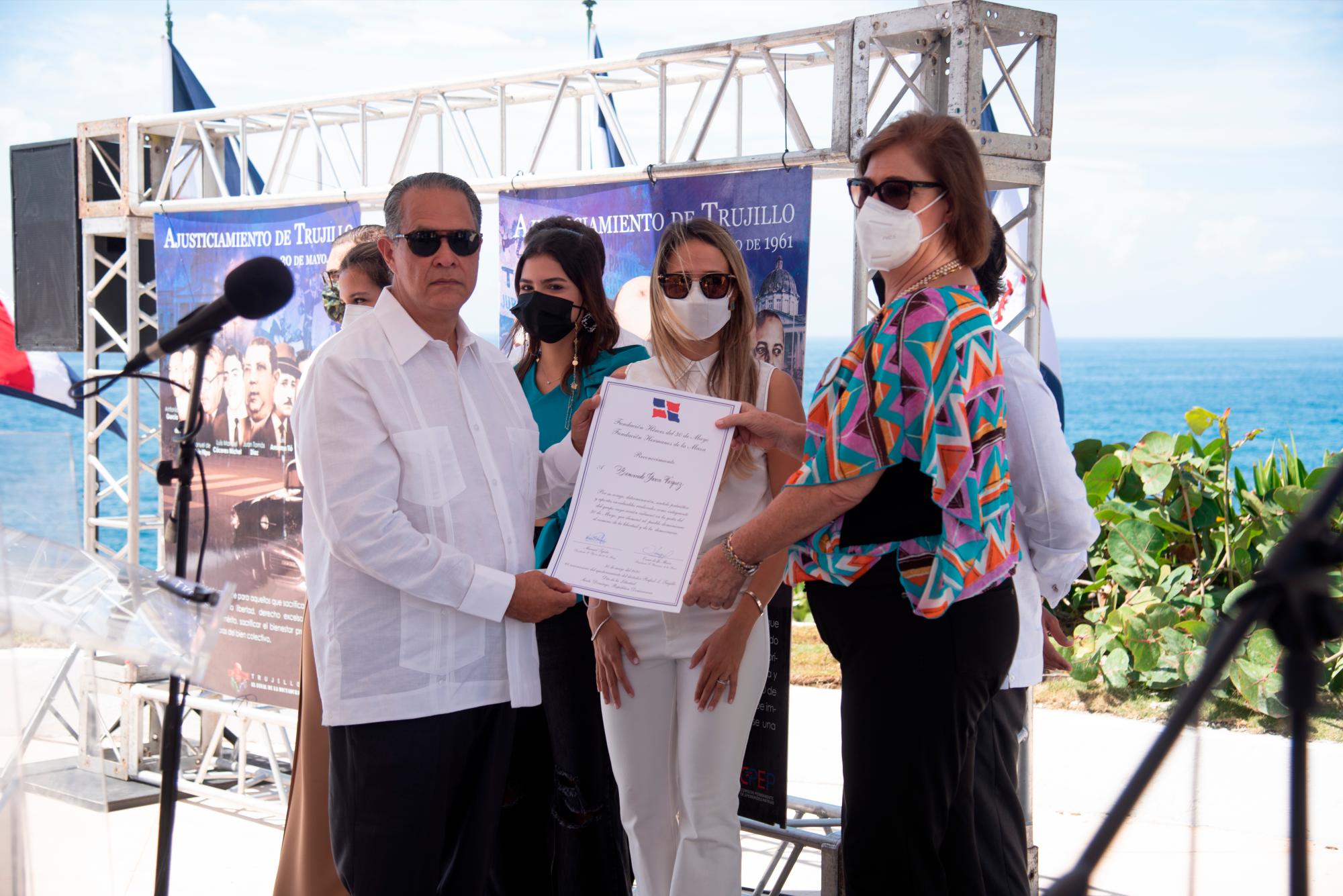 Hubo reconocimiento a varias personalidades e instituciones. 