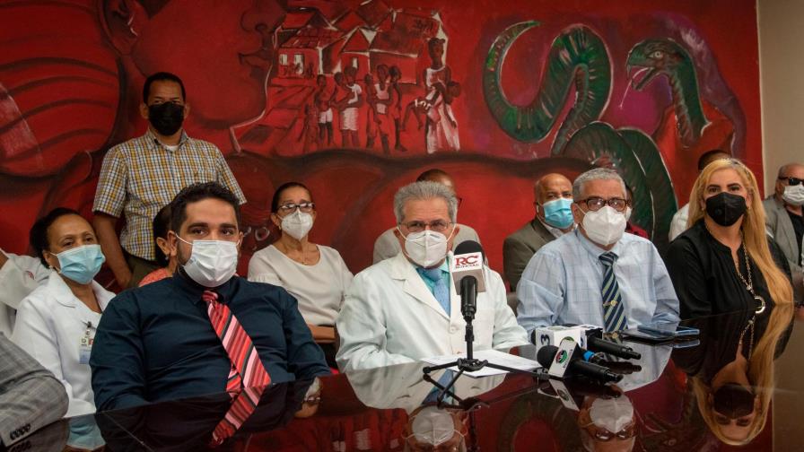 Colegio Médico califica de “error” no vacunar contra el COVID-19 a niños menores de 11 años antes de iniciar año escolar 