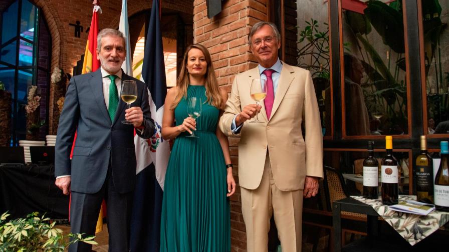 La Denominación de Origen Rías Baixas de España apuesta por el mercado dominicano 