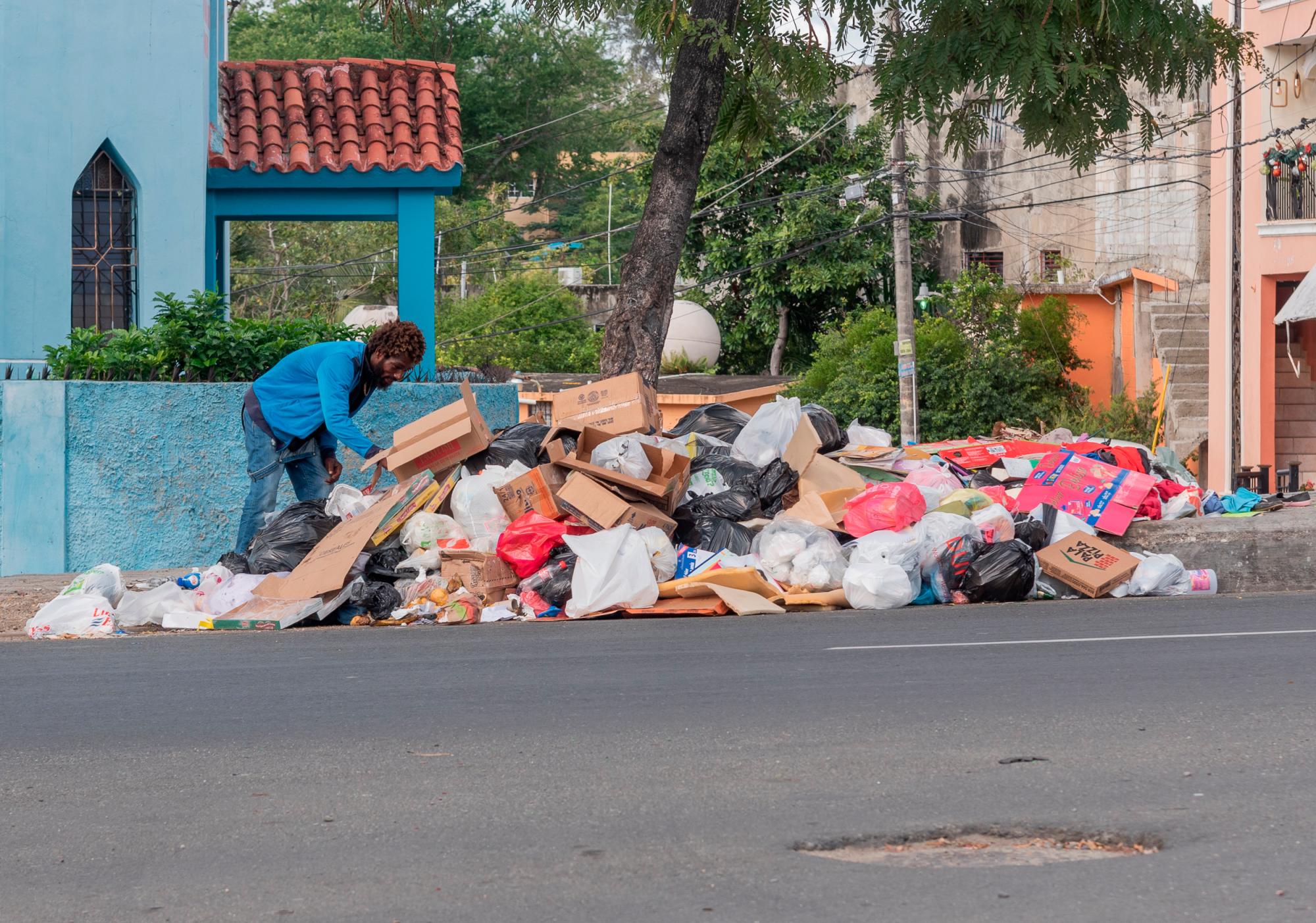 Santo Domingo Norte, avenida Los Restauradores.