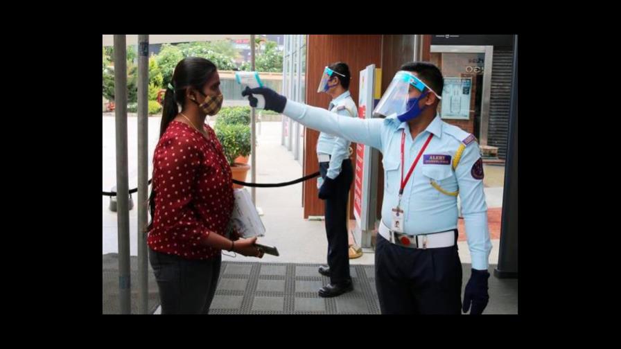 La India comienza la desescalada del mayor confinamiento de la historia